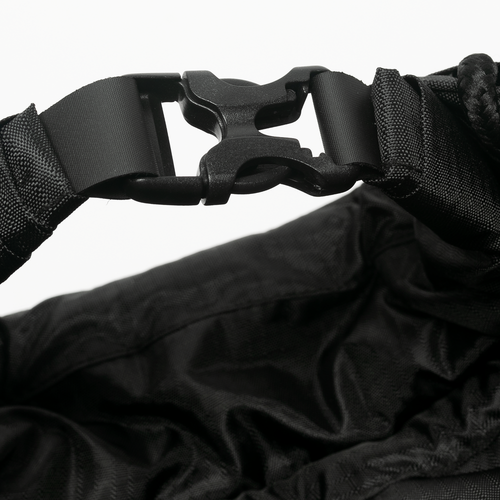 GDB-DSBP14-BL
Close-up of a black belt with a buckle on a white background