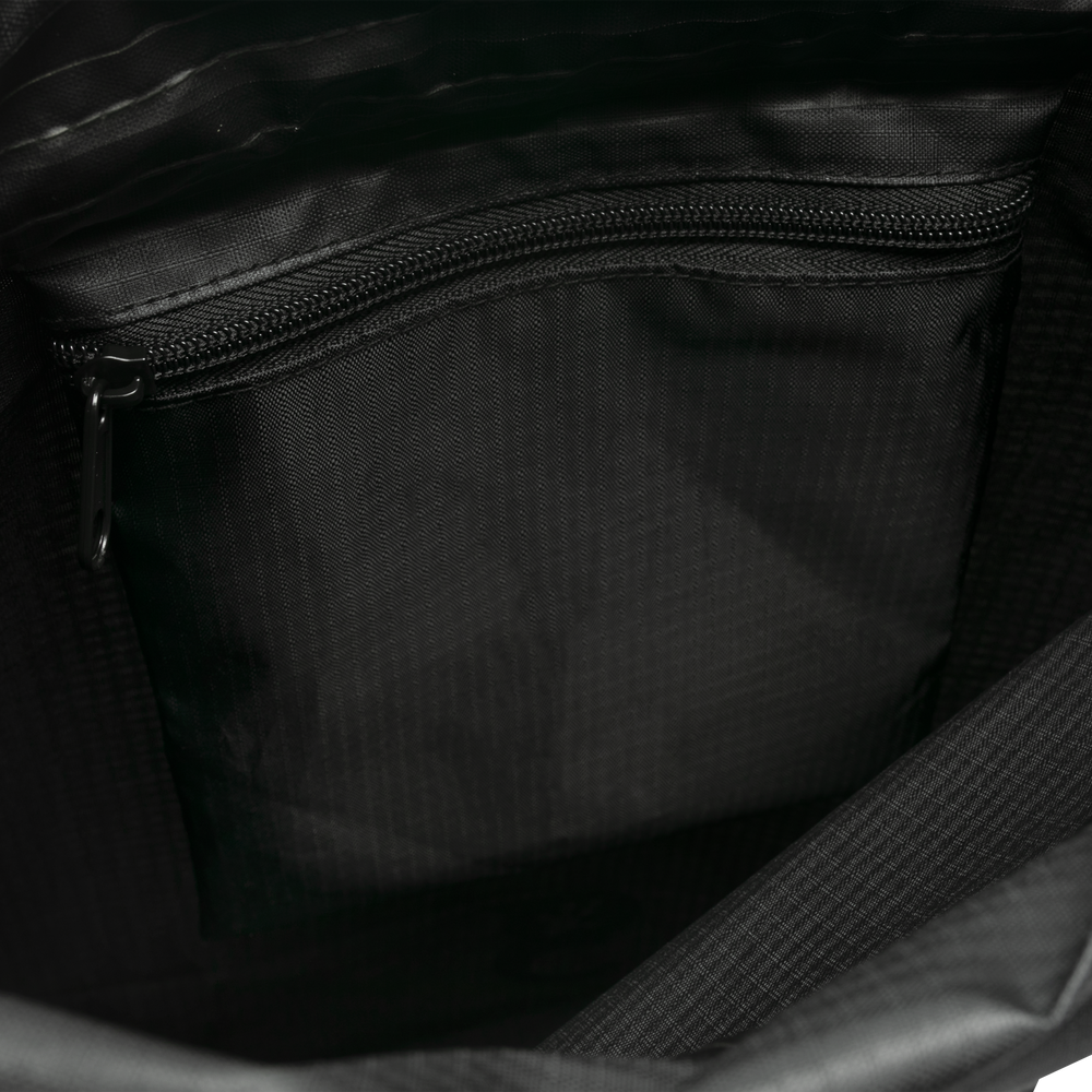 GDB-DSBP14-BL
Close-up of a black bag with a zipper
