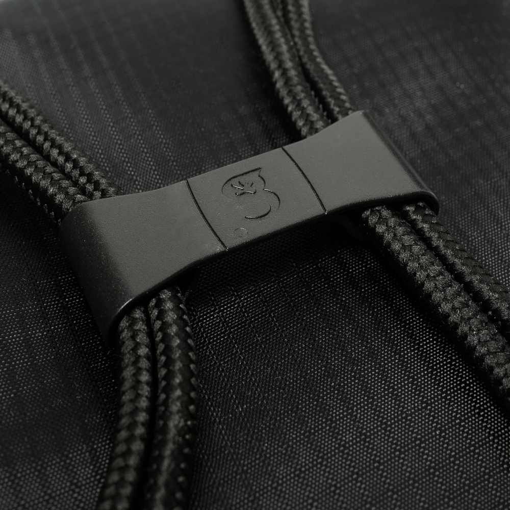 GDB-DSBP14-BL
Close-up of a black zipper pull on a black fabric background