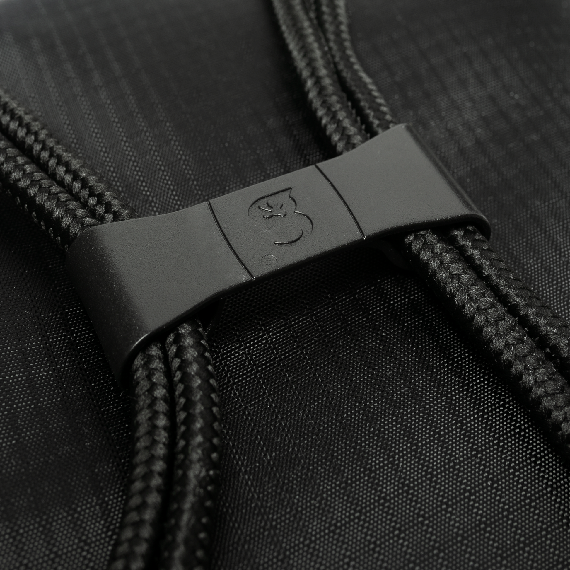 GDB-DSBP14-BL
Close-up of a black zipper pull on a black fabric background